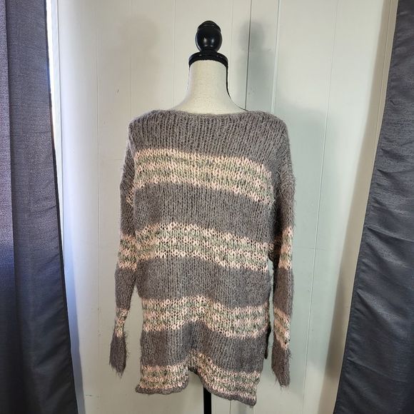 FREE PEOPLE Gray Pink Oversized Striped Fuzzy Linus Sweater Size Medium - Picture 4 of 4